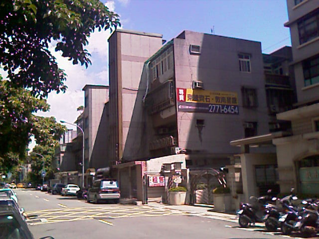 光南亮一點-租金少，效果大(光復南路)